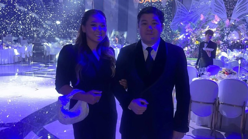 "Жаймен бұған да келдік": Тұрсынбектің тоқалы бірге түскен суретін жүктеді (ФОТО) 