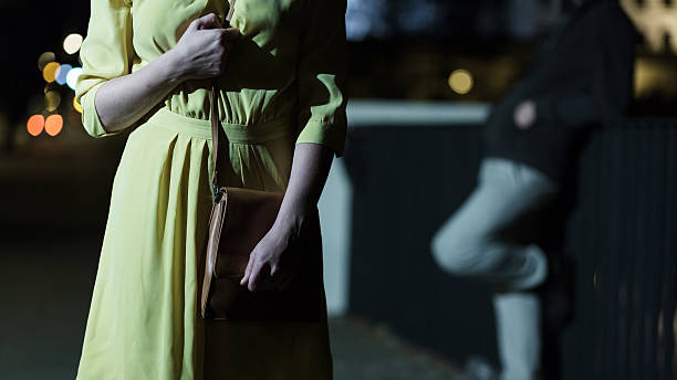 Семейде ер адам жасөспірім қыздарды зорлаймын деп қорқытқан