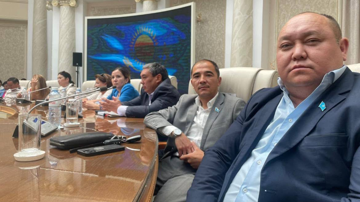 Один дом для троих: как депутат из Талдыкоргана заработал 126 миллионов на продаже арестованного коттеджа