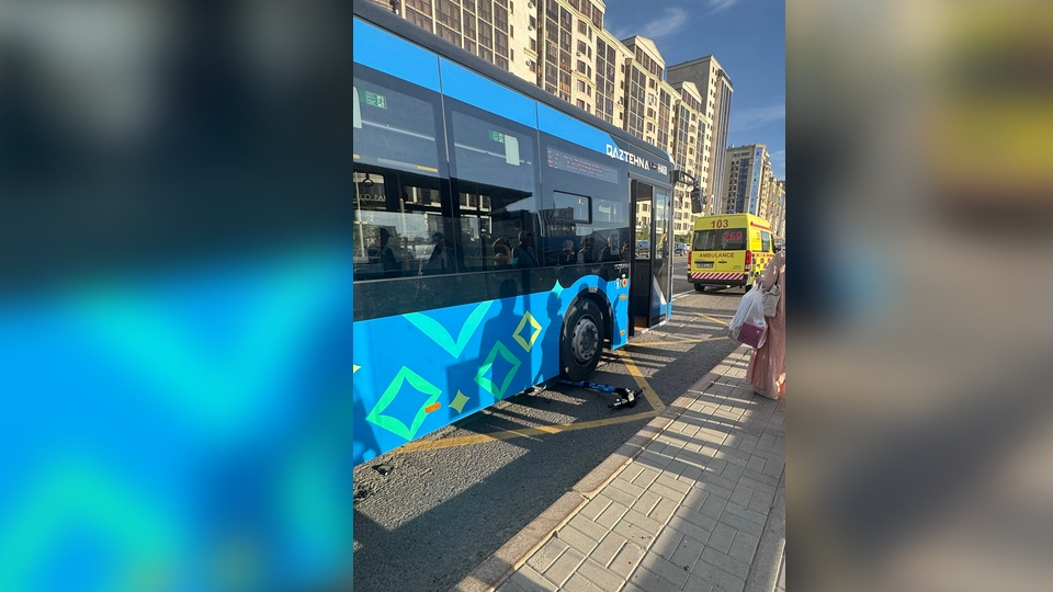   Екеуі өтіп кетті, үшіншісі үлгермеді: Астанада самокатшыны автобус қағып кетті