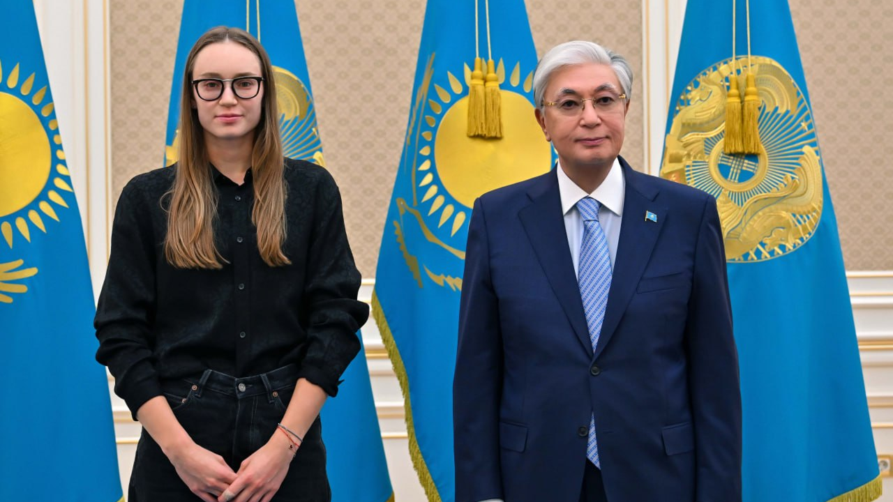 Мемлекет басшысы Елена Рыбакинамен кездесті