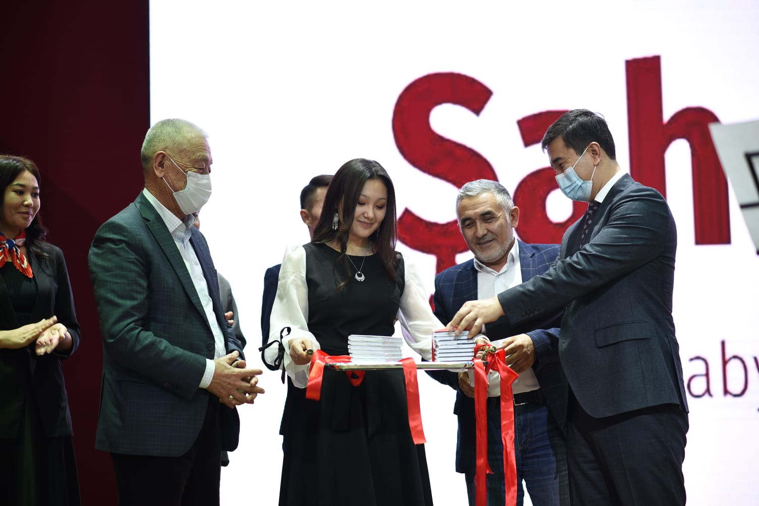 Үш жинақтың тұсауы кесілді