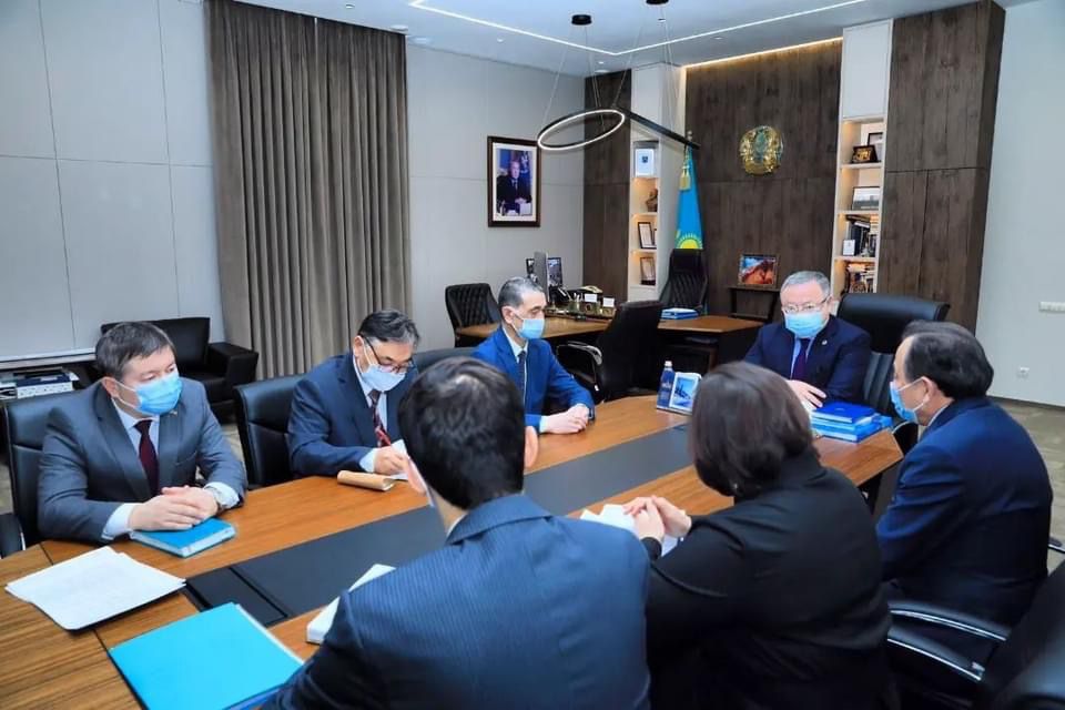 Ақтөбе облысының әкімі халықаралық «Қазақ тілі» қоғамының мүшелерімен кездесті