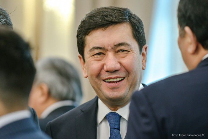 Орыс тілін мемлекеттік тіл мәртебесінен айырудың қажеті жоқ – Ерлан Қошанов