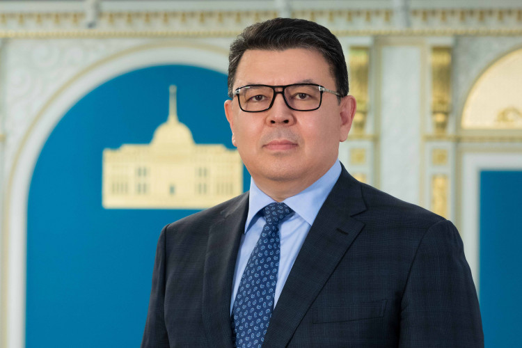 «Қажеті жоқ»: Бозымбаев Жаркенттегі резиденциясын балаларға тарту етті