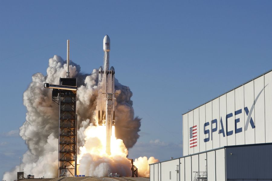 SpaceX Starlink-тің спутниктерімен бірге зымыран ұшырды