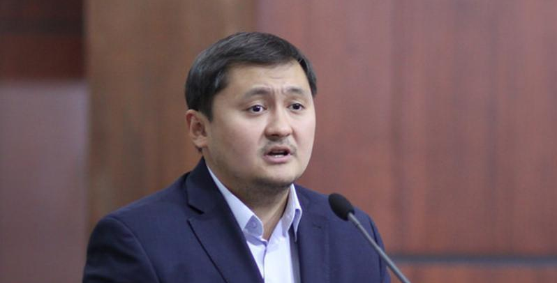 Депутат: Қазақтың психологиялық жасы төмен, тез алданамыз