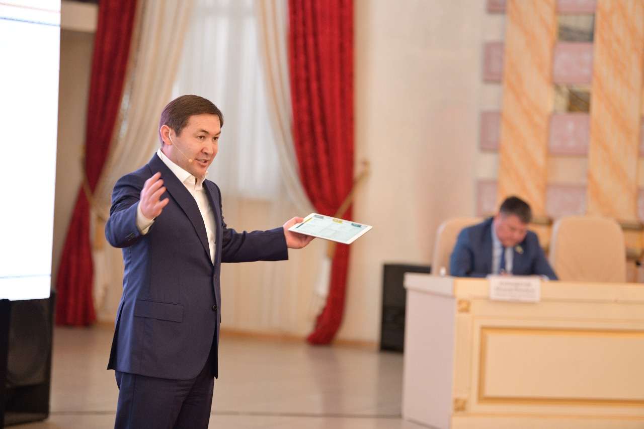 Мұрат Әйтенов Абай ауданының тұрғындарымен кездесті