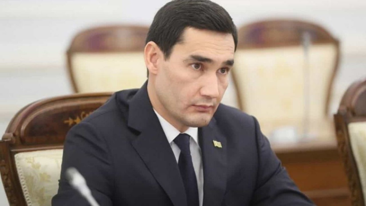 Такси жүргізушілеріне президент фотосын өздерімен бірге алып жүру міндеттелді