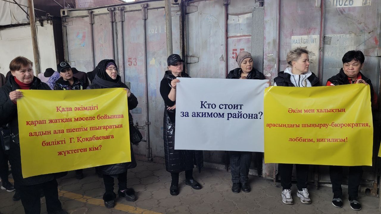 Алматыдағы танымал базардың саудагерлері наразылыққа шықты