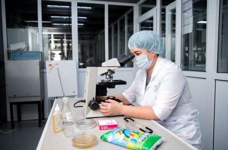 Аида Балаева ғылыми қызметкерлер күнімен құттықтады