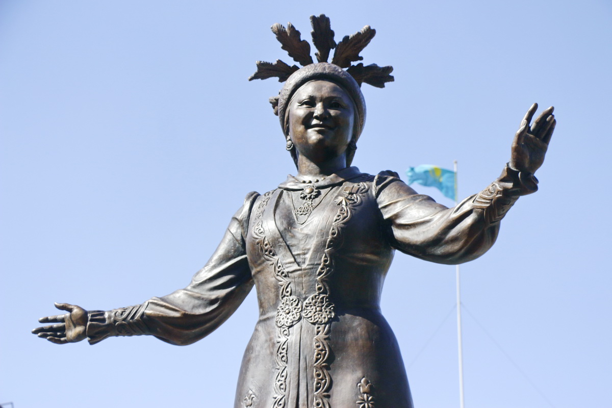 Алматыда Роза Бағлановаға ескерткіш ашылды