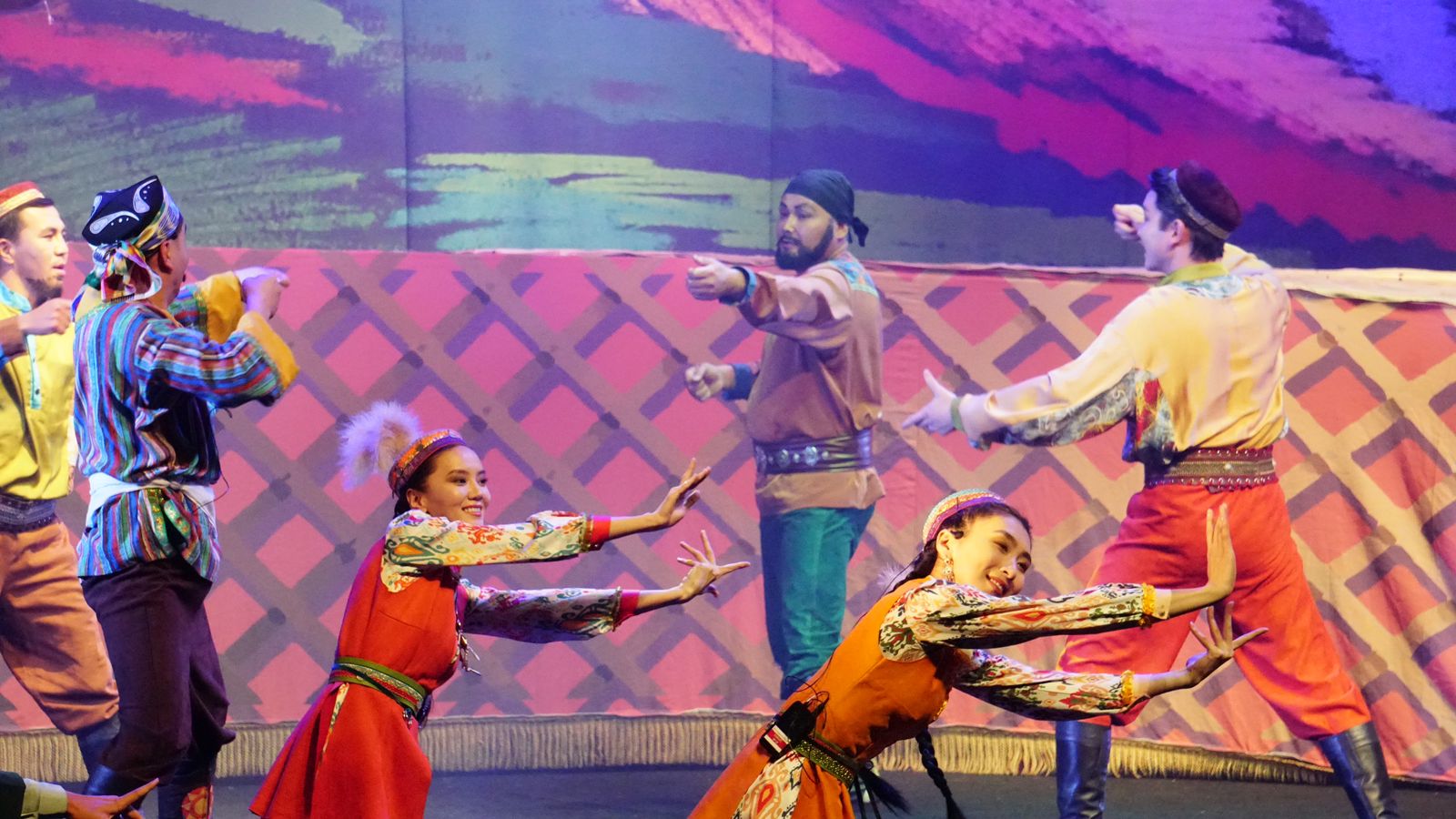 «АЛАТАУ» ДӘСТҮРЛІ ӨНЕР ТЕАТРЫНДА VI  ТЕАТР МАУСЫМНЫҢ АШЫЛУЫ ӨТТІ