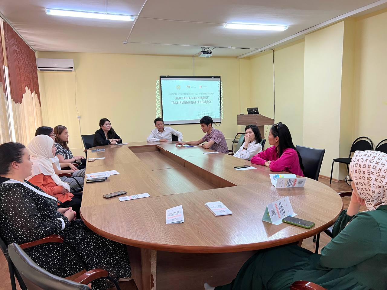 "Екі қолға бір күрек табылады..."