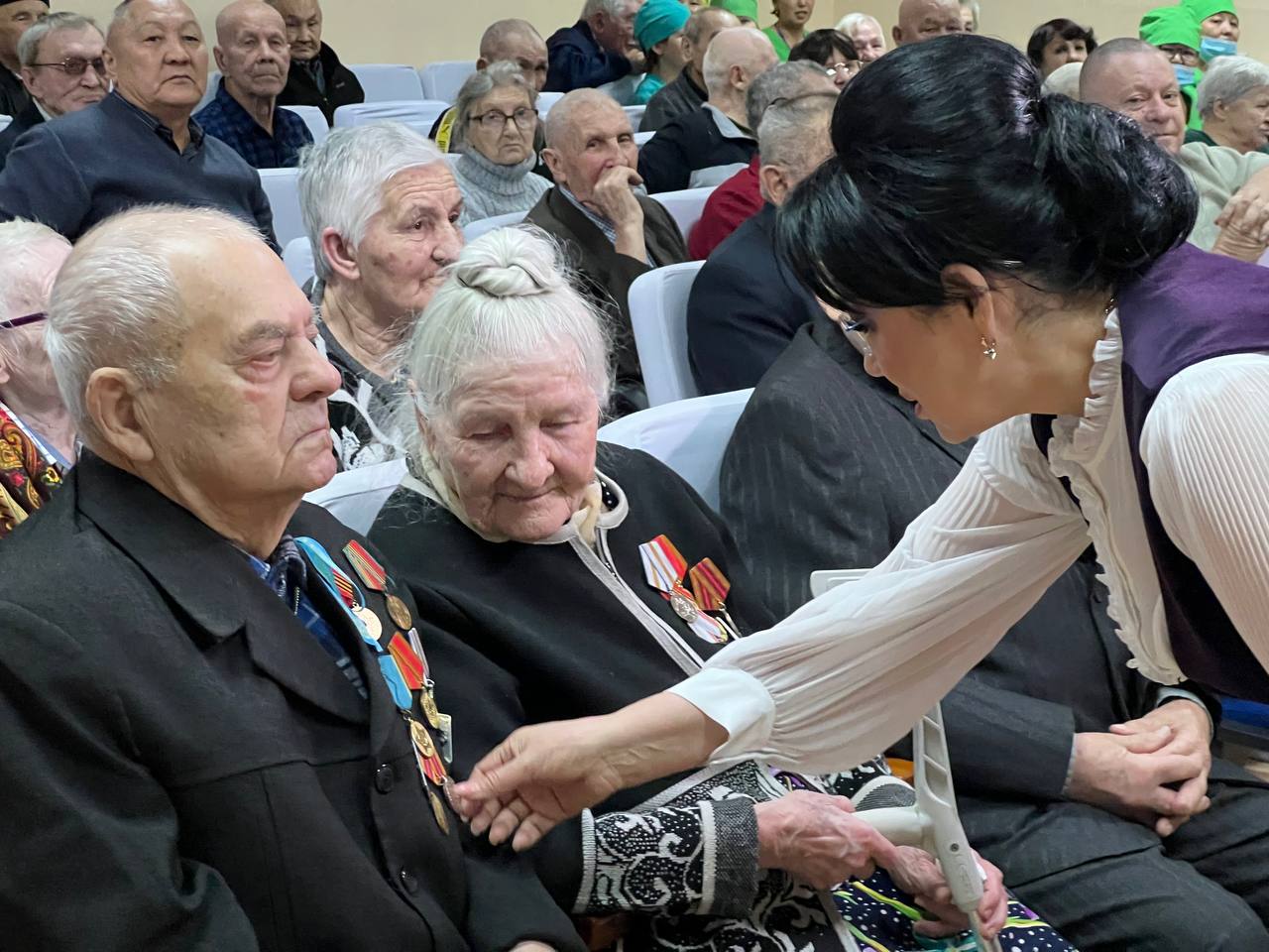 Тұрсынбекова Өскеменде өткен кездесуде экология және балалар арасындағы буллинг мәселелерін талқылады