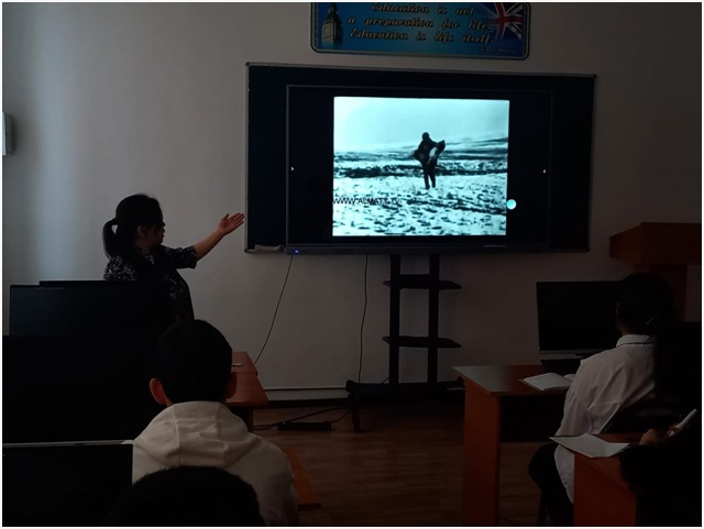 Тәуелсіздік жайында деректі кинофильм көрсету және студенттермен талдау