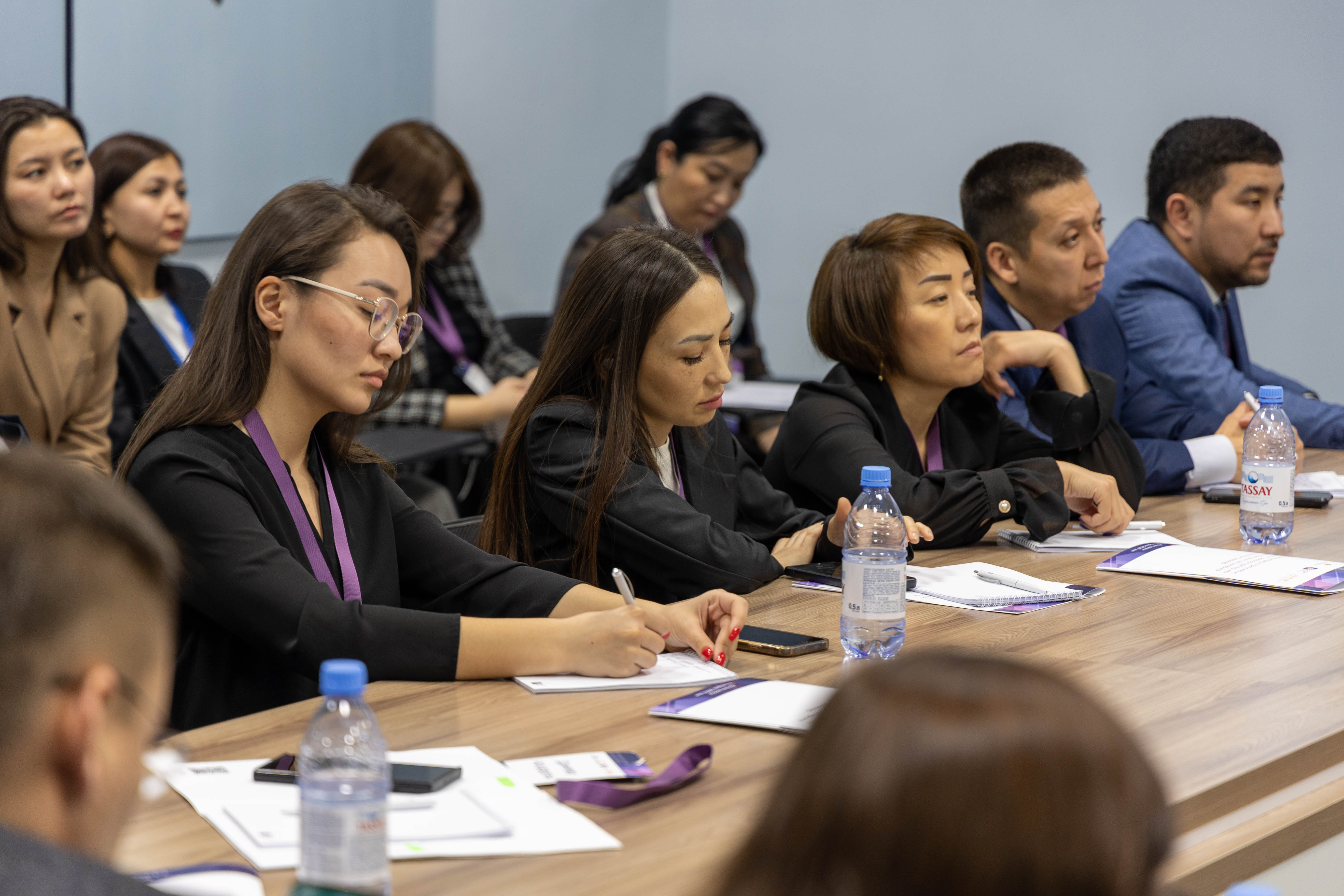 Астанада орталық және өңірлік мемлекеттік мекемелер баспасөз хатшыларын оқытты