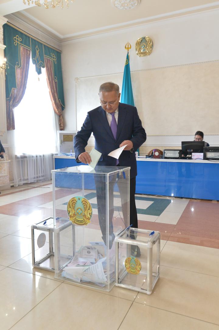 Бейбіт Исабаев сайлауда дауыс берді