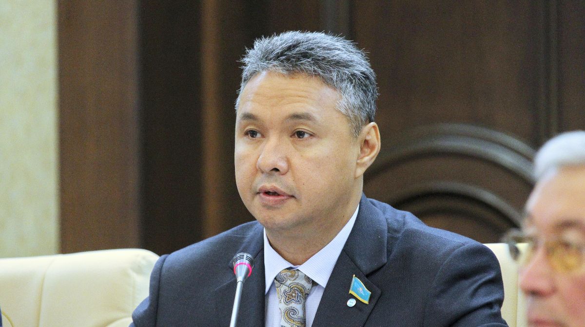 А.Перуашев: Жасырын келісімшарттарды халыққа жария ету керек!