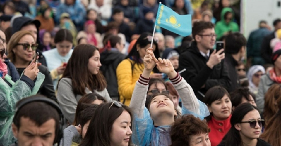 2024 жылдан бастап заңды қазақ тілінде жазу міндеттеледі. Және аударылады