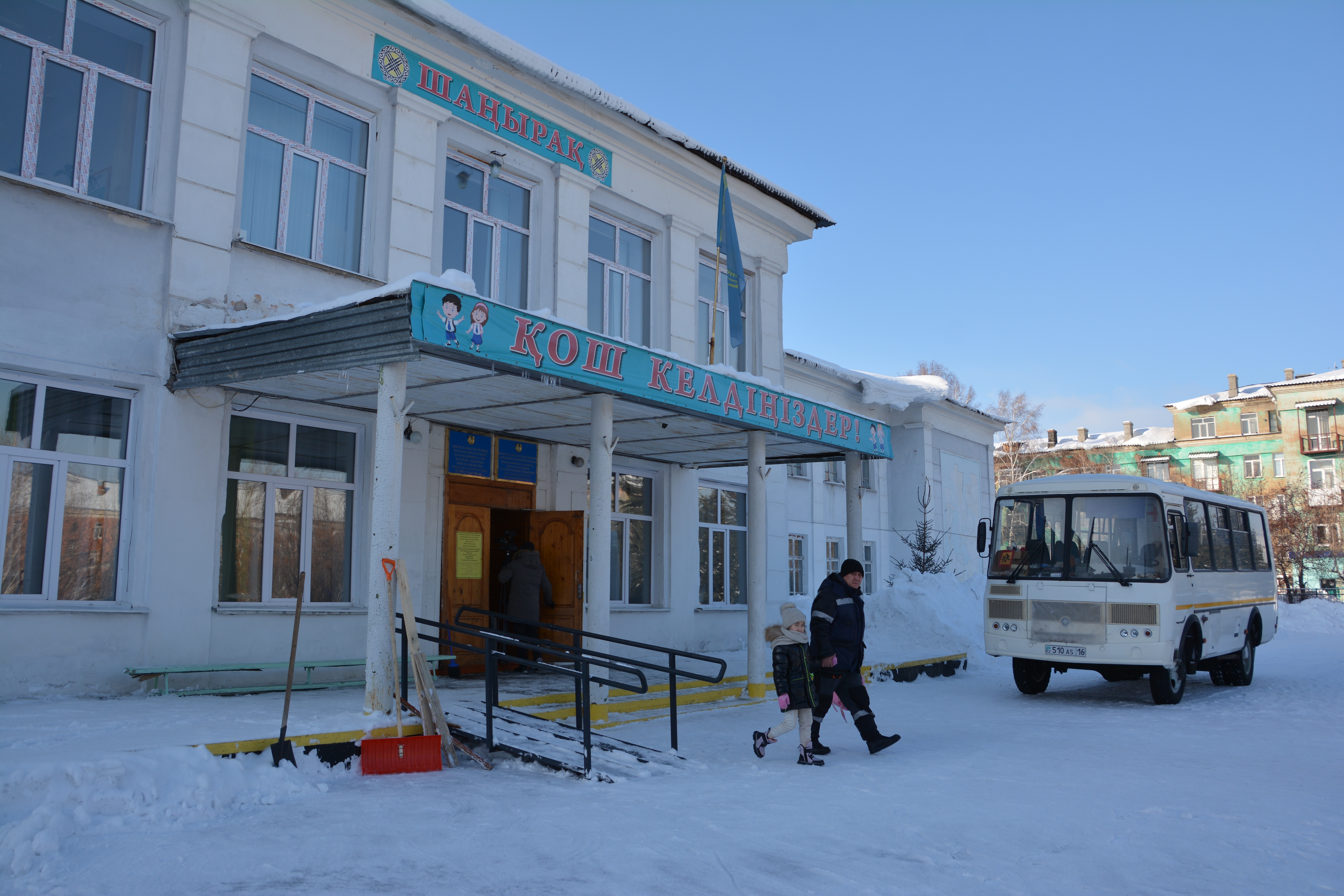 Қазақ мектептерінің құрылыс қаражаты қашанғы әркімнің уысында кете береді?