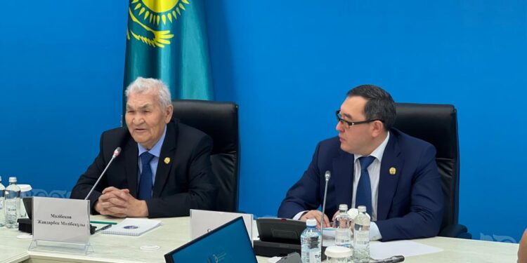 «Елтаңба намыстан туды»: Жандарбек Мәлібеков Алматы облысының жастарымен кездесті