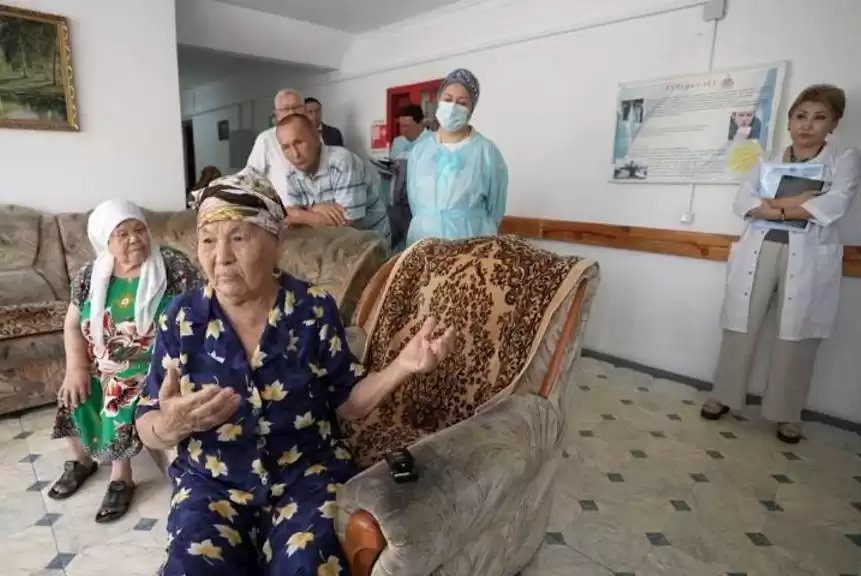 Семей қарттар үйіндегі жүдеу қариялар: Мекеме директоры жұмысынан шеттетілді