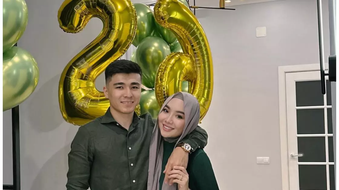 "7 млн теңге": Төреғалидің үлкен қарындасы күйеуіне бренд сағат сыйлады (ФОТО)