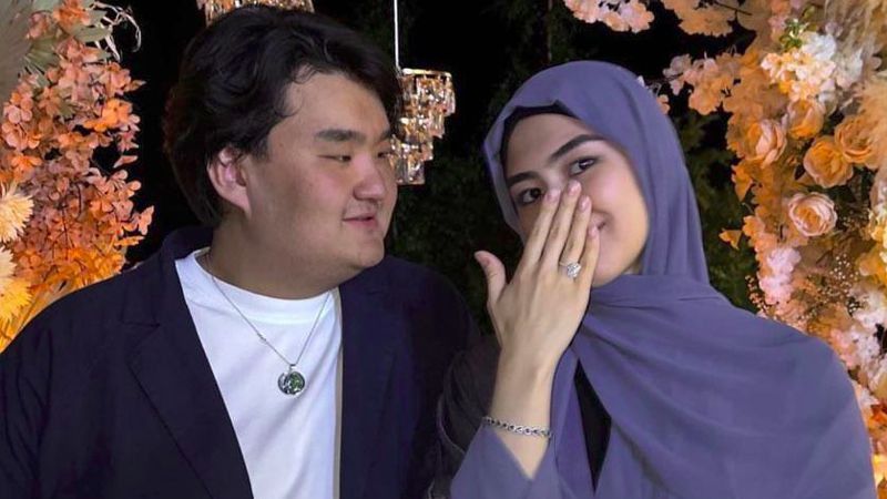 Танымал блогер Zheka қызына үйлену туралы ұсыныс жасады