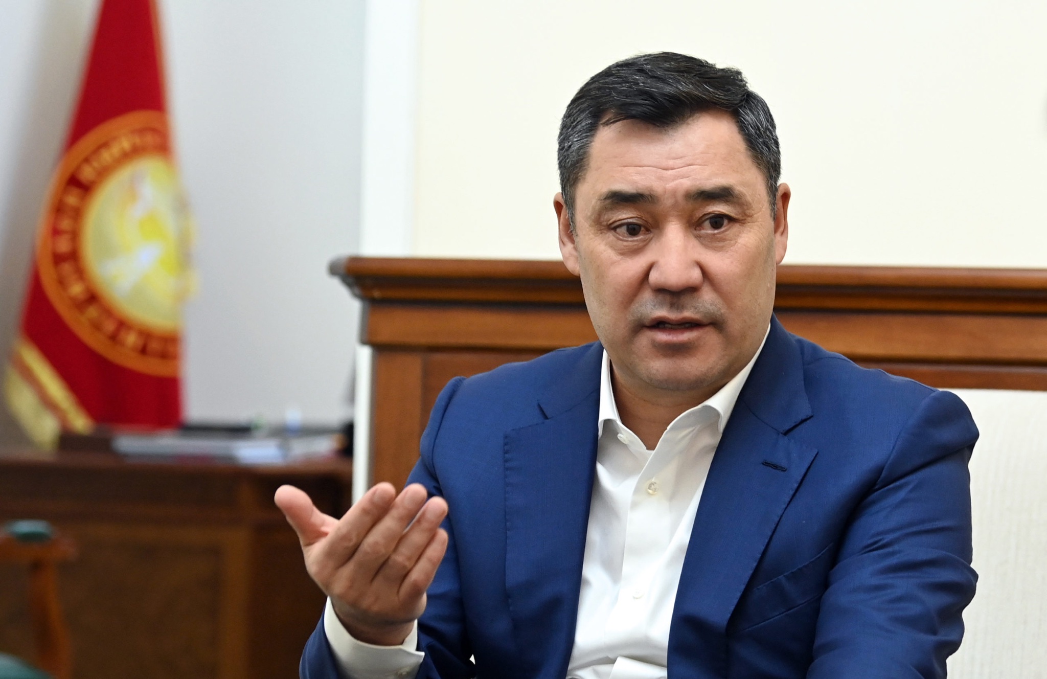 «Отбасымызға сабақ…»: Садыр Жапаров жемқорлықпен ұсталған жиені жайлы