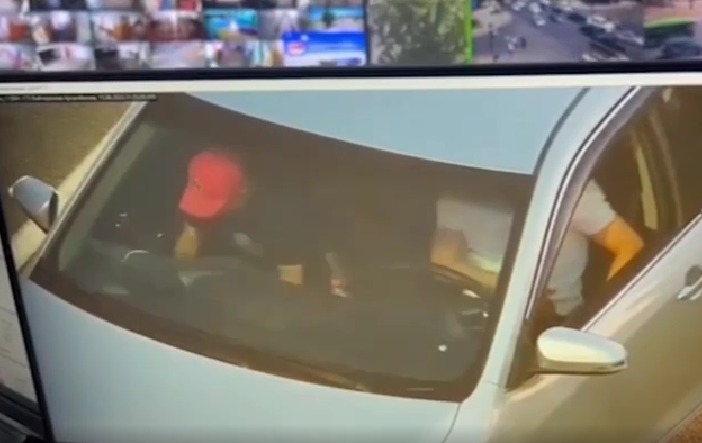 Шымкентте бағдаршамда тұрып, есірткі пайдаланған жігіт ұсталды