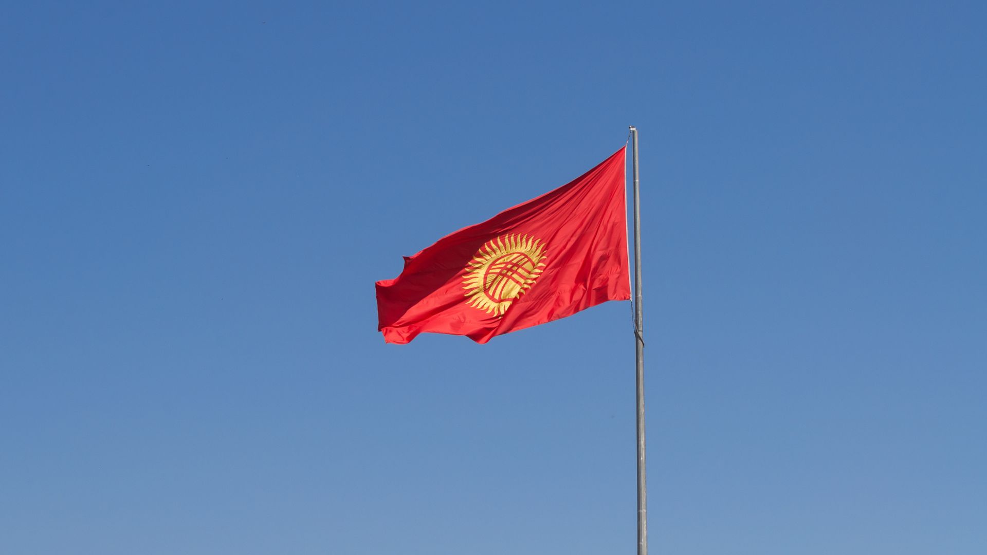 Қырғызстанда мемлекеттік қызметкерлерге қырғыз тілін білу ​​міндеттеледі