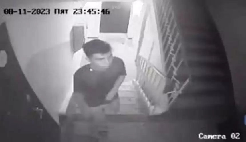 Алматы полициясы әйелдерді соңынан аңдып, тиісіп жүрген жас жігітке іздеу салды