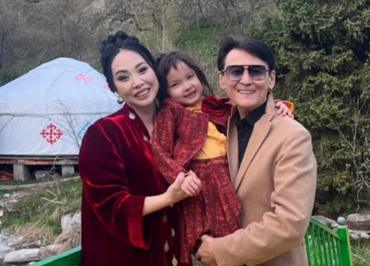 "Хиджабты насихаттама": Қызын орамалмен тұмшалап қойған Қарақат елден сөз естіді