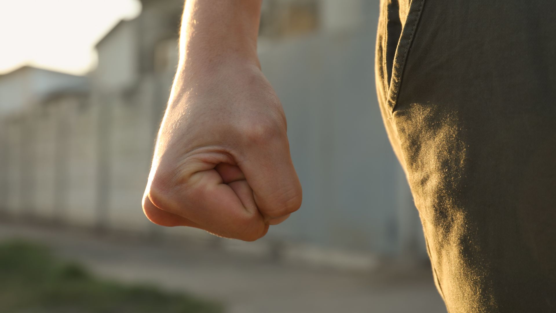 Алматыда 2007 жылғы жасөспірім хайп үшін қарияны соққыға жықты (ВИДЕО)