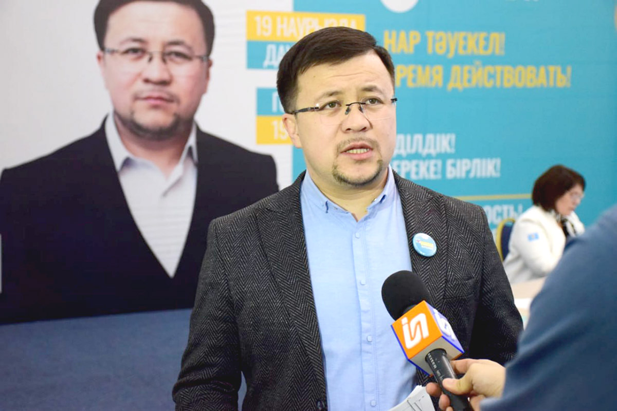 Тұрмыстық жанжал кезінде ер адаммен бірге әйелін де 15 күнге жабу керек – депутат