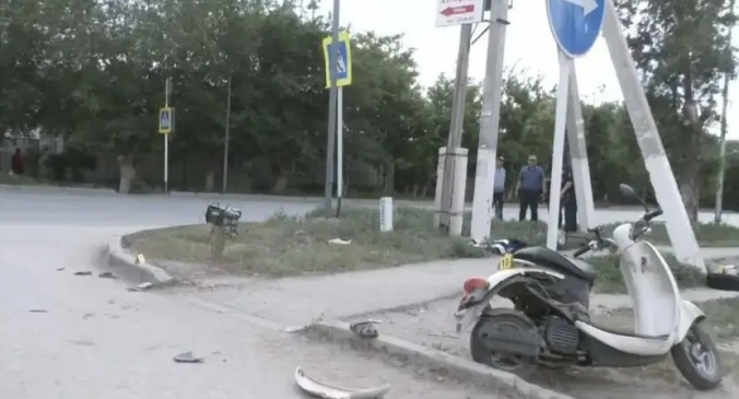 Қызылордада скутер тізгіндеген жасөспірім жол апатына ұшырады