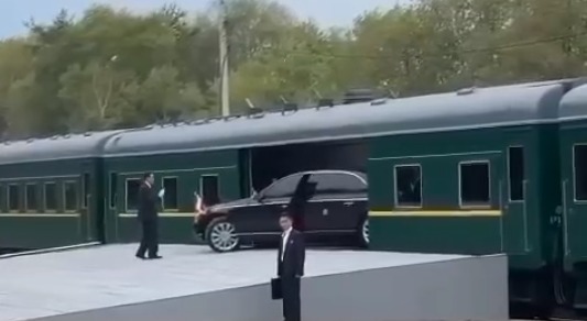 Ким Чен Ын келген пойызымен кері қайтты