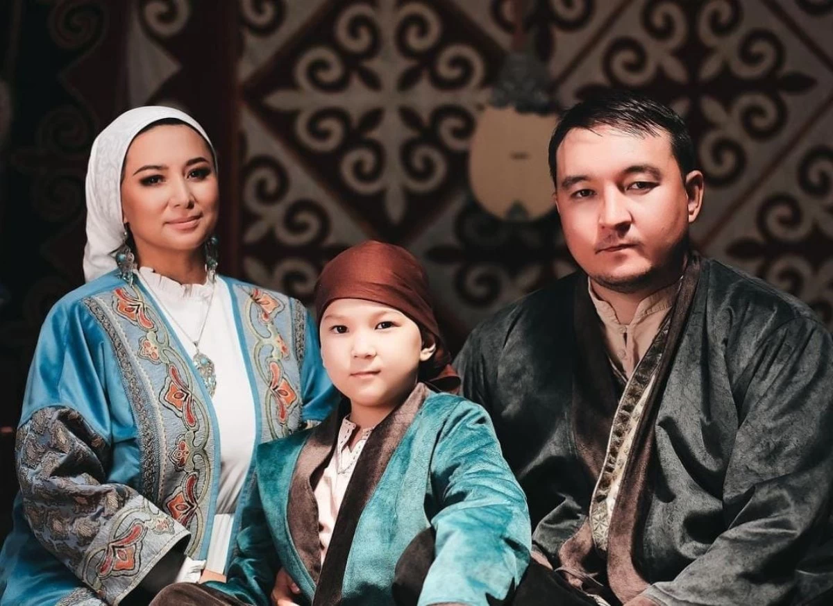 "Майда-шүйдеге бас ауыртпаймыз": Әнші Мәдина Сәдуақасова жалғыз ұлының құны 4 миллион теңге тұратын мектепте оқитынын айтты