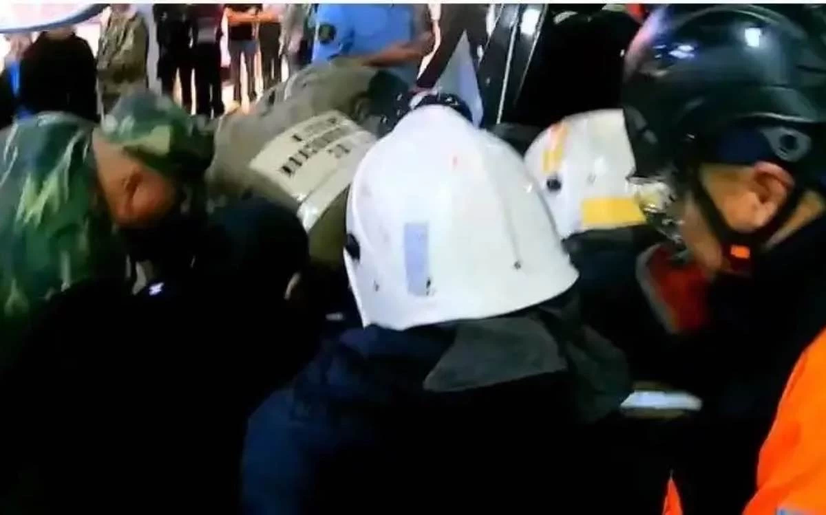 “Реанимацияда жатыр”: Қарағандыда эскалаторға қысылып қалған баланың жағдайы белгілі болды