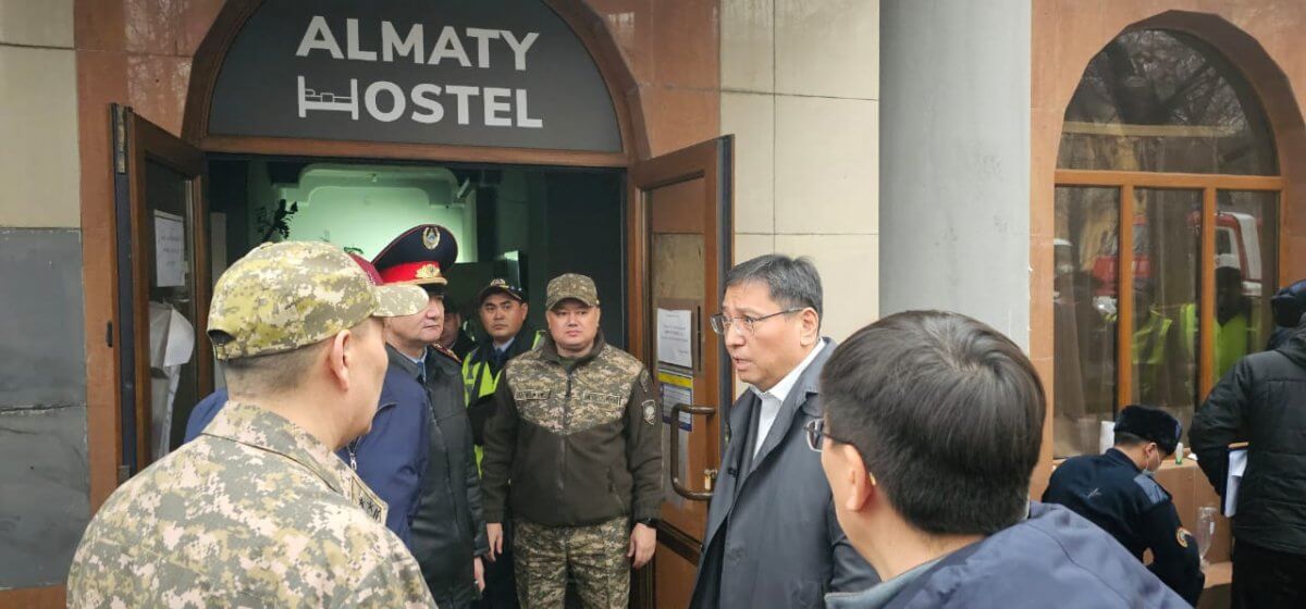 Ерболат Досаев хостелдегі өрттен кімдердің қаза тапқанын айтты