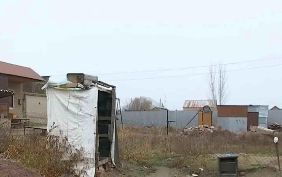 “Ұйықтап жатқан жерінен көтеріп шығарыпты”: Алматы облысында 9 жасар қызды белгісіз біреу зорлап кеткен