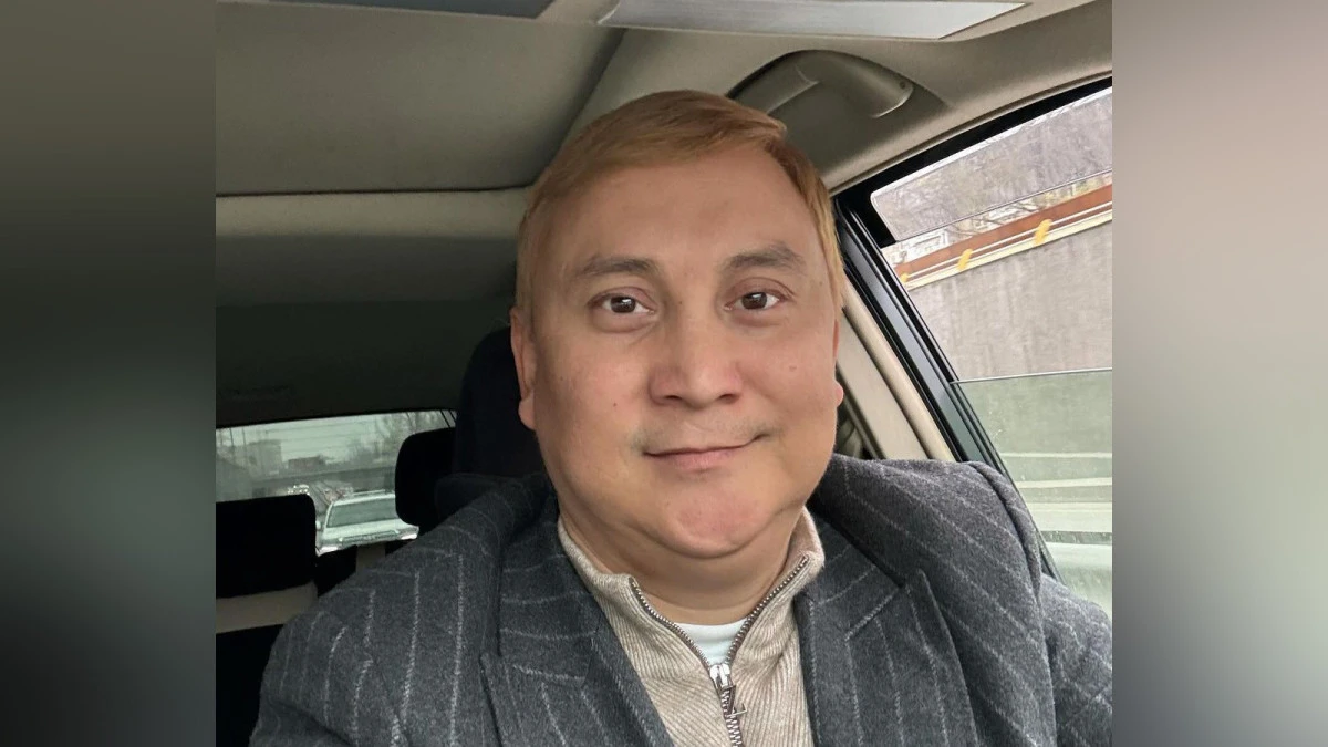 Шашын бояп тастаған Қайрат Әділгерей сынның астында қалды