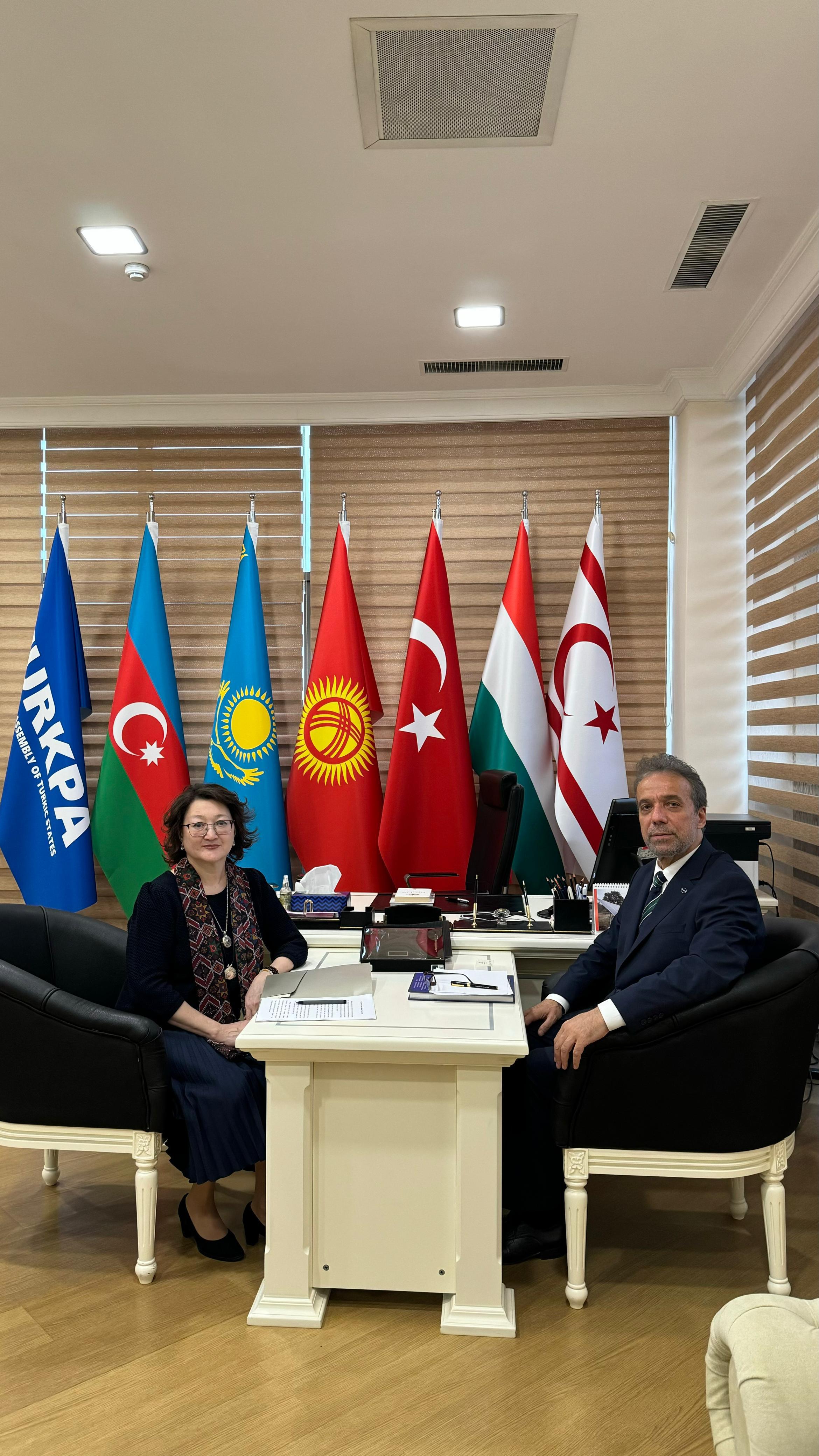 Түркі мәдениеті және мұрасы қорының президенті Ақтоты Райымқұлова ТҮРКПА Бас хатшысы Мехмет Сурейя Эйрмен кездесті