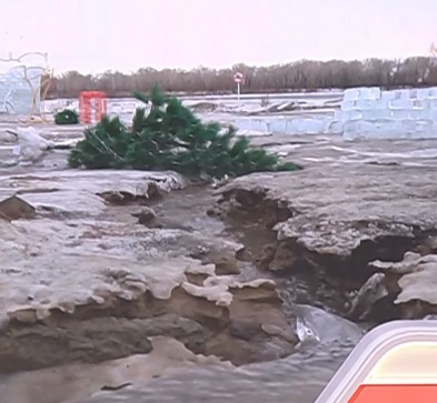 53 млн теңге желге ұшты: Павлодарда миллиондарға салынған мұз мүсіндер еріп кетті