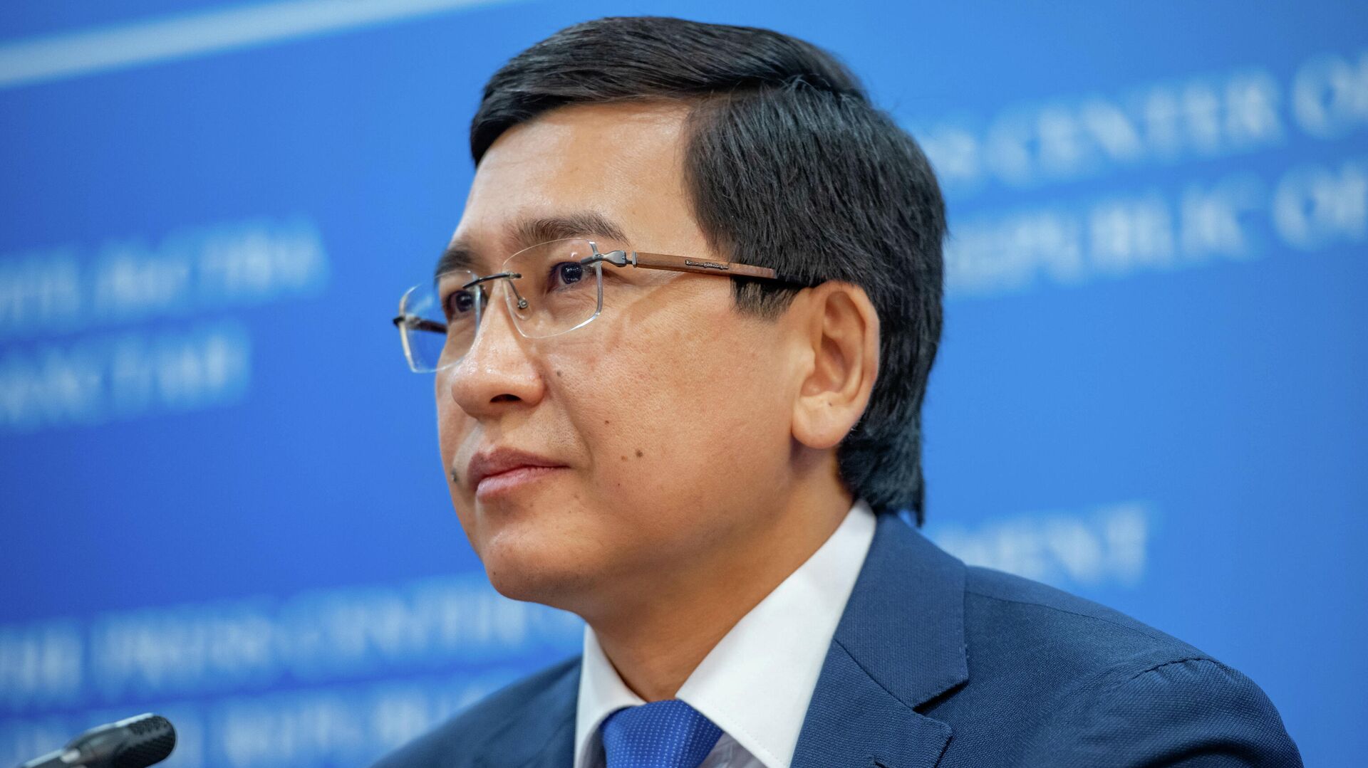 Асхат Аймағамбетов трансвеститтер клубына барған мұғалімдерге араша түсті