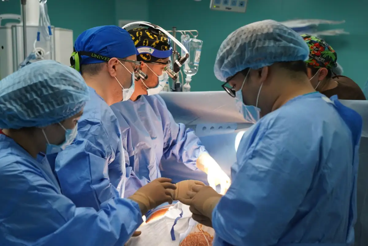 Алматыда ер адамның көз алмасына темір кіріп кетті