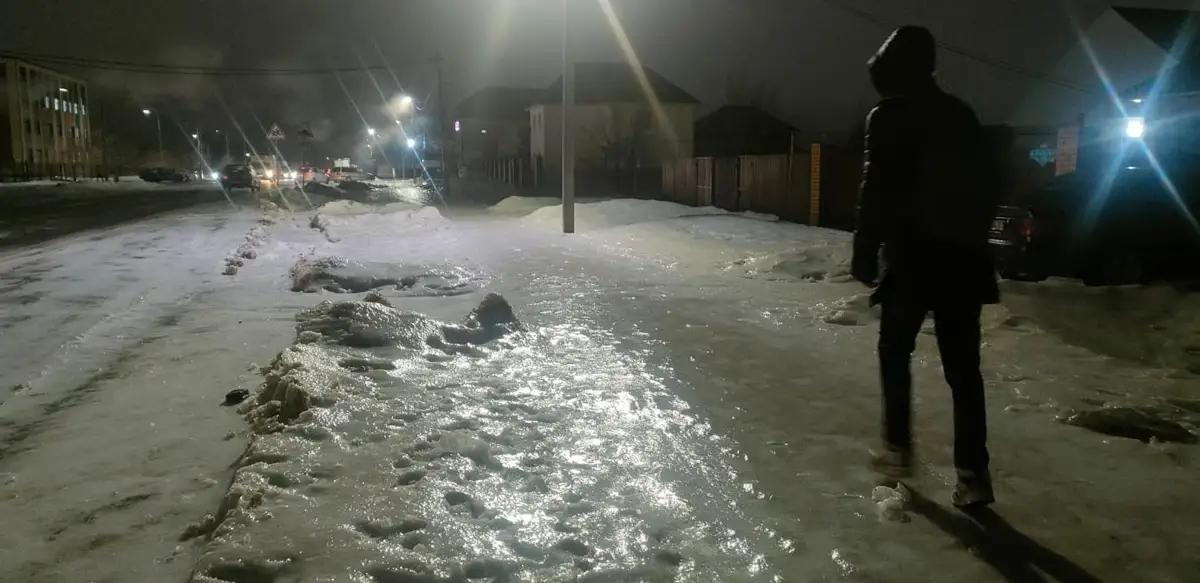 Оралда көктайғақта мұзға тайып жығылған 156 адам дәрігерге жүгінді