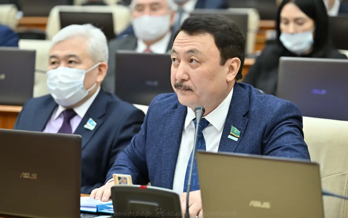 Аманжол Әлтаев: Мән-мағынасы жоқ орден-медальдар жауыннан кейінгі саңырауқұлақтай қаптап кетті