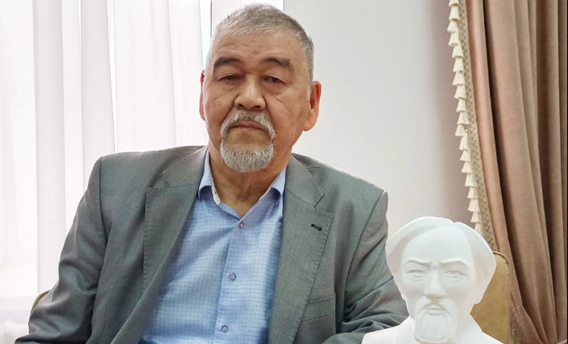 Ақылбек Шаяхмет: «Әнұраннан қосалқы авторды алып тастайық»